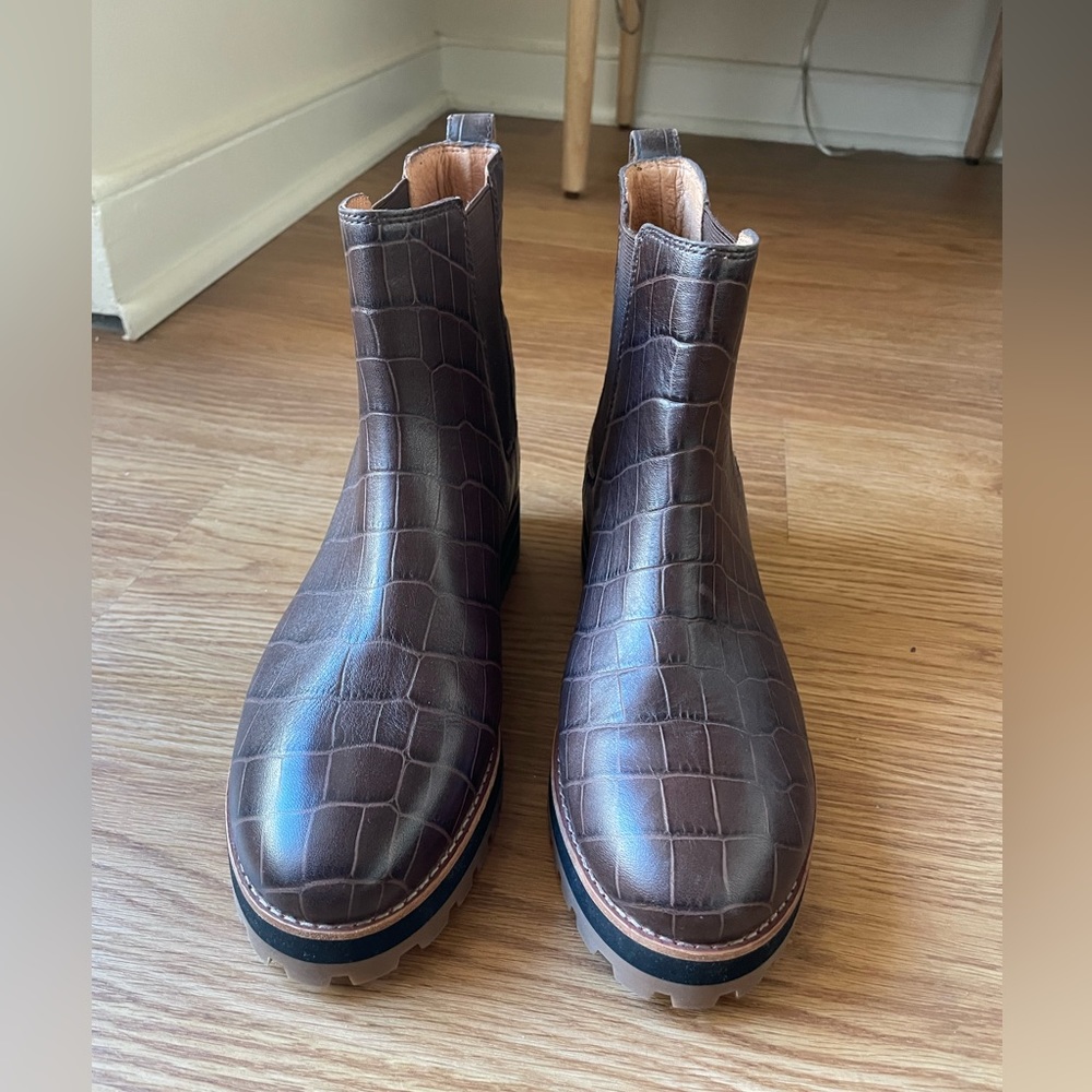 Madewell Ivy Chelsea Boot in Croc Embossed Leather, Size 9, Dark Coffee Color